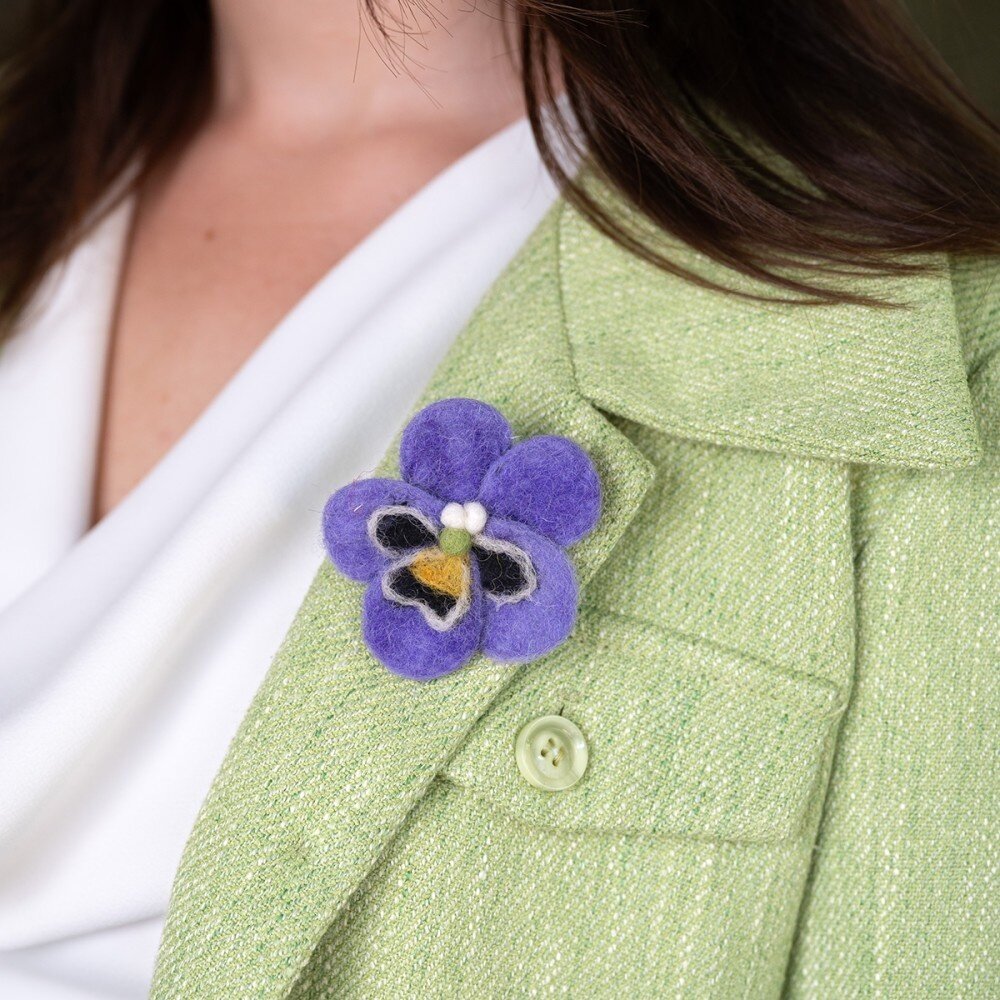 Sjaal met verhaal Sjaal met verhaal - broche - viooltje lila