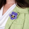 Sjaal met verhaal Sjaal met verhaal - broche - viooltje lila Sjaal met verhaal Sjaal met verhaal - broche - viooltje lila
