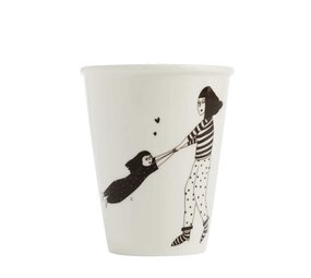 Helen b Helen b - beker - spinning around