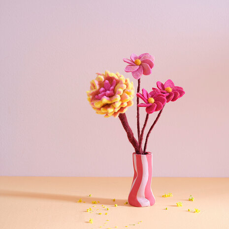 Aveva Design Aveva design - bloem vilt - dahlia berry Aveva Design Aveva design - bloem vilt - dahlia berry