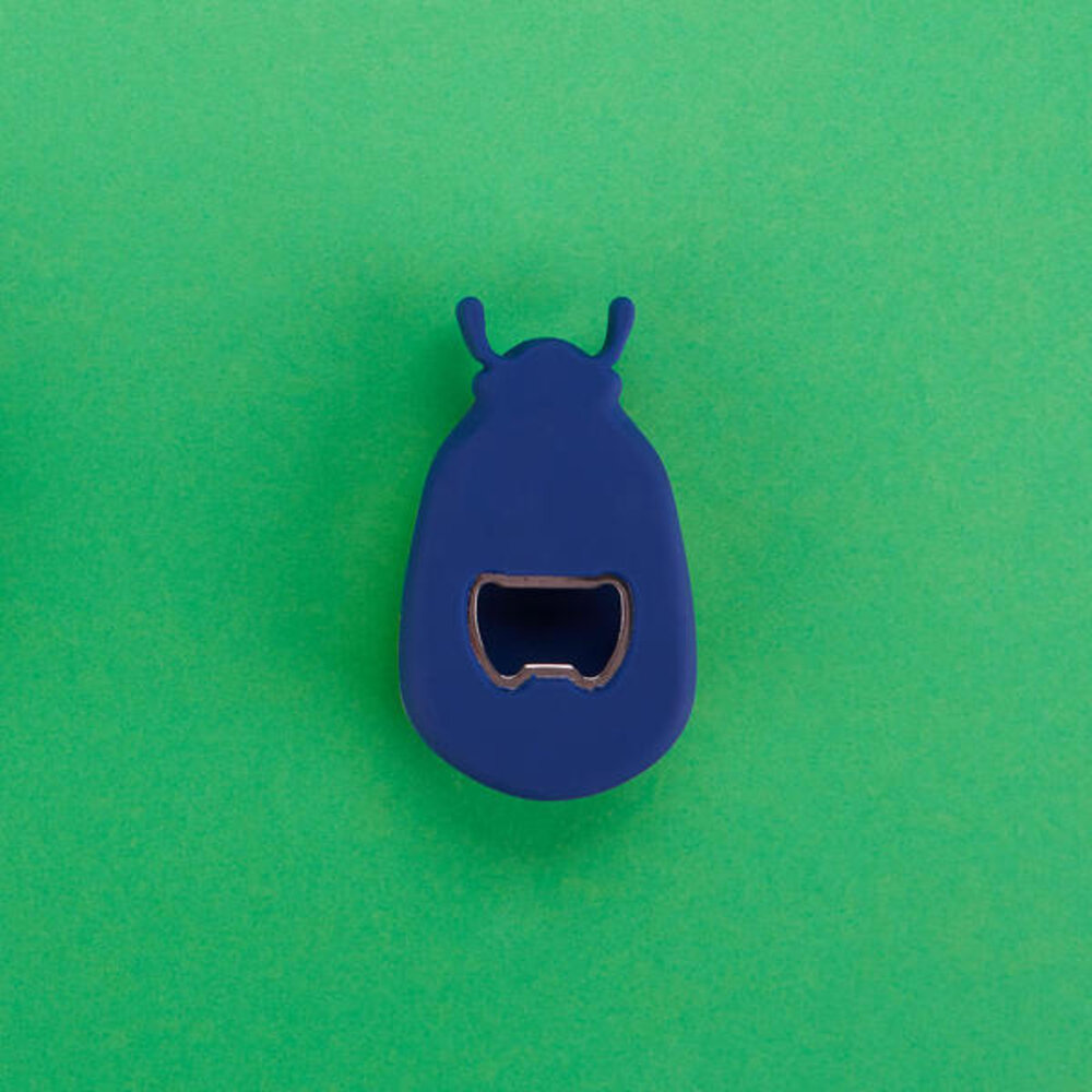 Balvi Balvi - flesopener magnetisch - the beetles red Balvi Balvi - flesopener magnetisch - the beetles red