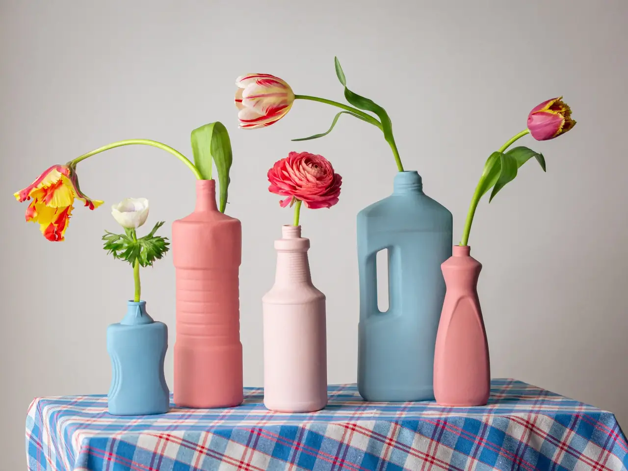 Foekje Fleur Foekje Fleur - porcelain bottle vase - #17 powder Foekje Fleur Foekje Fleur - porcelain bottle vase - #17 powder