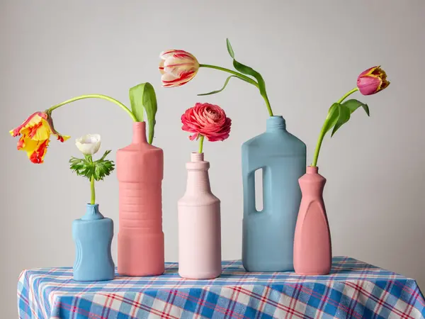 Foekje Fleur Foekje Fleur - porcelain bottle vase - #17 powder Foekje Fleur Foekje Fleur - porcelain bottle vase - #17 powder