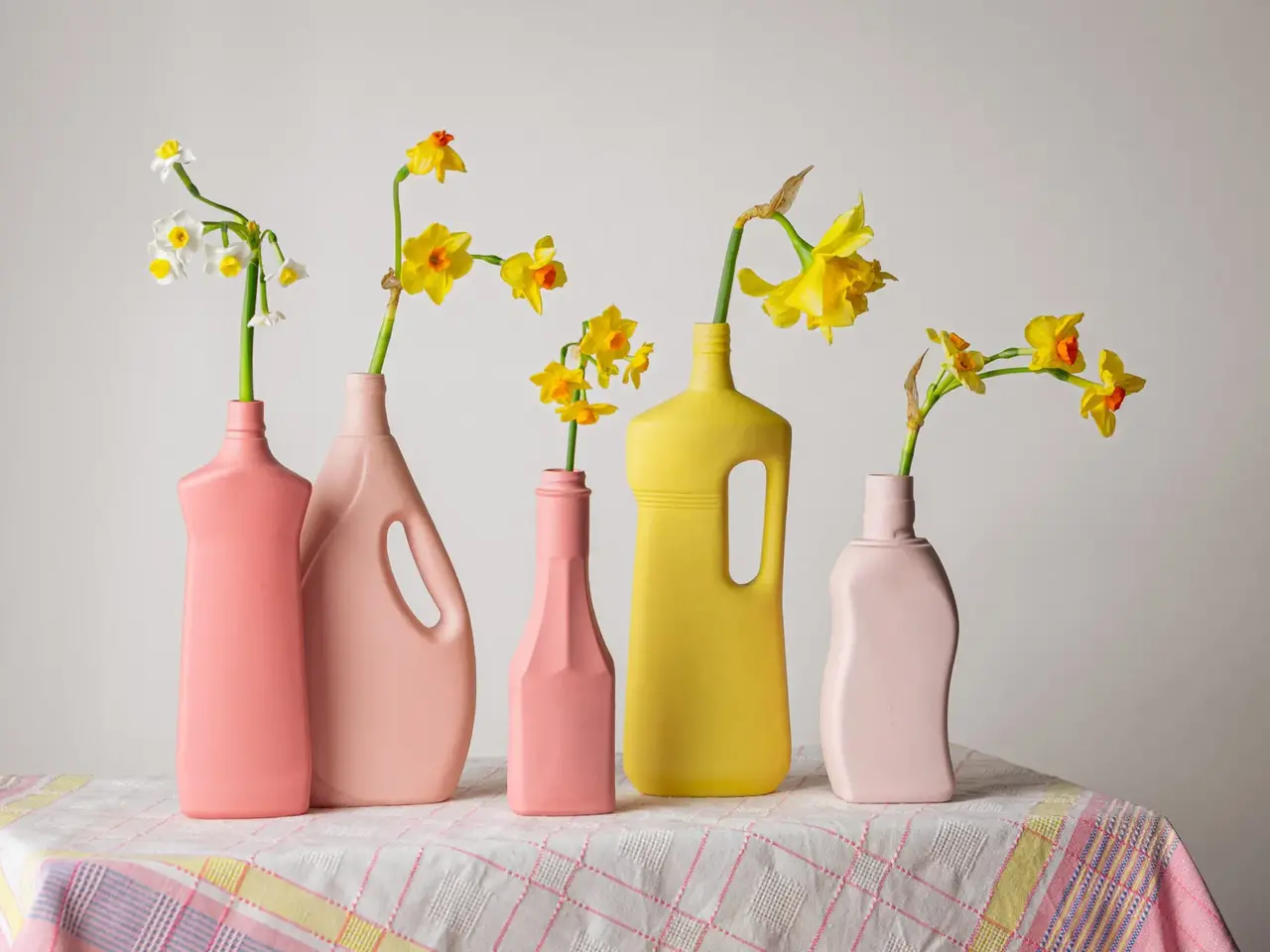 Foekje Fleur Foekje Fleur - porcelain bottle vase - #7 pink Foekje Fleur Foekje Fleur - porcelain bottle vase - #7 pink