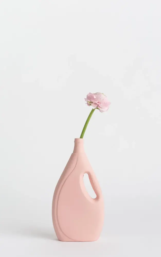 Foekje Fleur Foekje Fleur - porcelain bottle vase - #7 pink Foekje Fleur Foekje Fleur - porcelain bottle vase - #7 pink