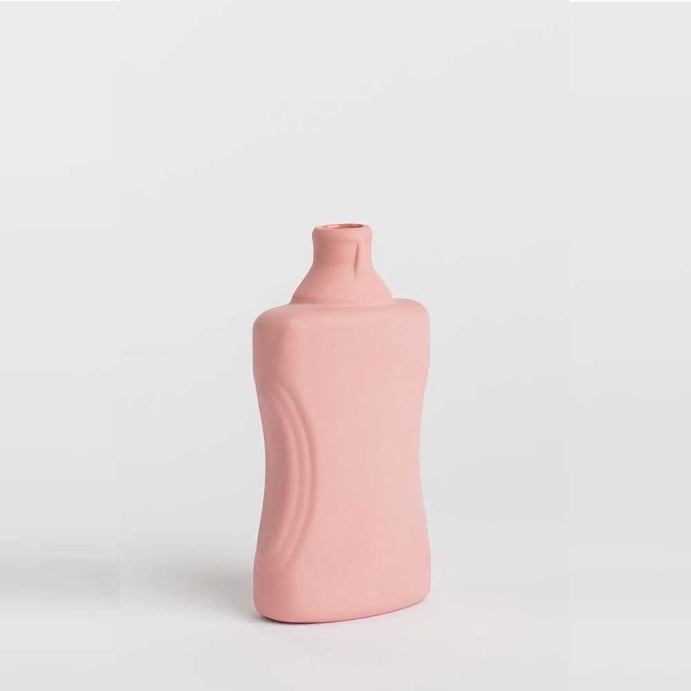 Foekje Fleur Foekje Fleur - porcelain bottle vase - #21 blush Foekje Fleur Foekje Fleur - porcelain bottle vase - #21 blush