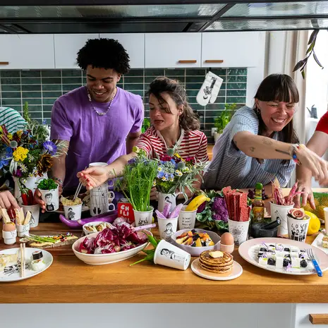 Helen b Helen b - beker - kitty Helen b Helen b - beker - kitty