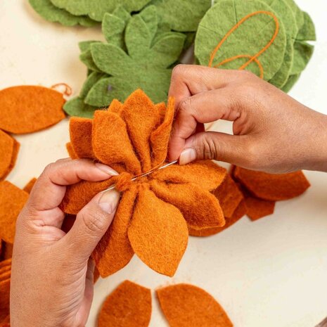 Sjaal met verhaal Sjaal met verhaal - bloem dahlia xl - cognac