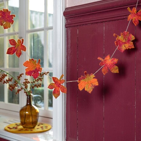 Sjaal met verhaal Sjaal met verhaal - viltslinger - indian summer herfstblad Sjaal met verhaal Sjaal met verhaal - viltslinger - indian summer herfstblad