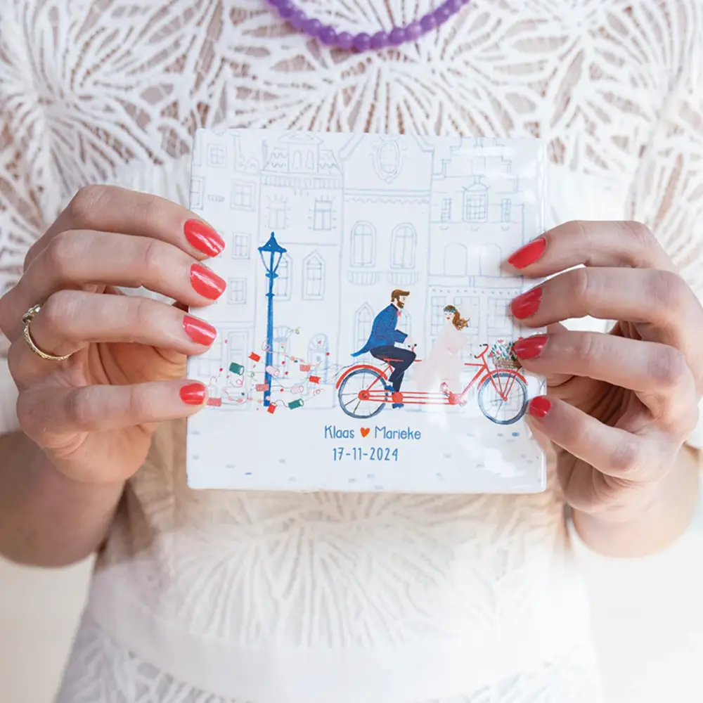 Storytiles Storytiles - tegel small - it's official (10x10 cm) Storytiles Storytiles - tegel small - it's official (10x10 cm)