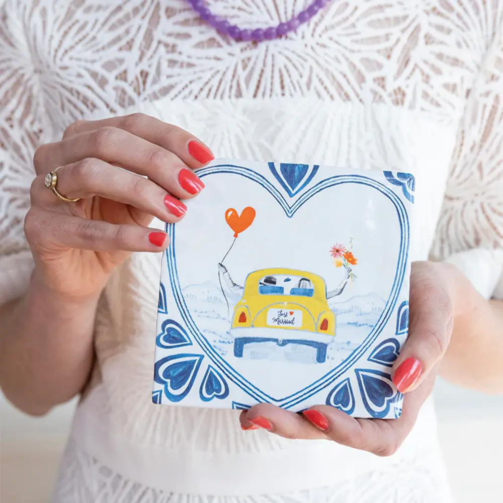 Storytiles Storytiles - tegel small - just married, off we go (10x10 cm) Storytiles Storytiles - tegel small - just married, off we go (10x10 cm)