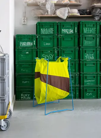 Susan Bijl Susan Bijl - trash rack blue large - blue Susan Bijl Susan Bijl - trash rack blue large - blue