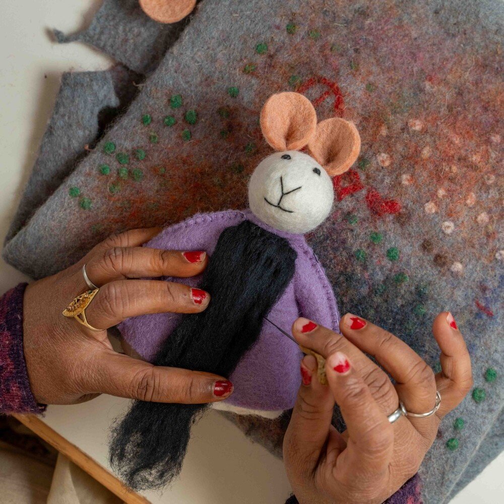 Sjaal met verhaal Sjaal met verhaal - decoratie - pietermuis lila Sjaal met verhaal Sjaal met verhaal - decoratie - pietermuis lila