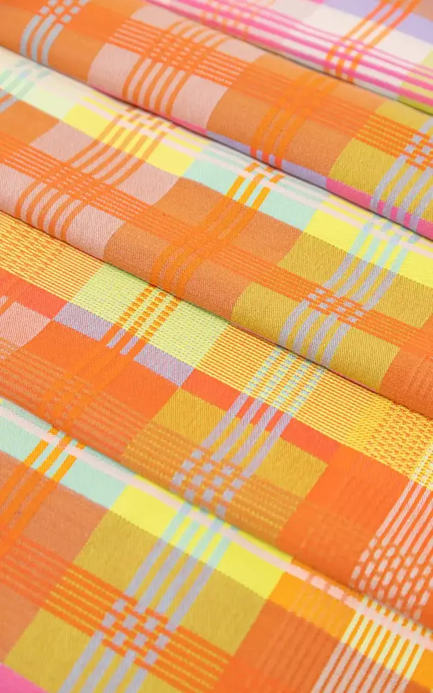 Foekje Fleur Foekje fleur - odds & ends - wild weave tafelkleed #71B Foekje Fleur Foekje fleur - odds & ends - wild weave tafelkleed #71B