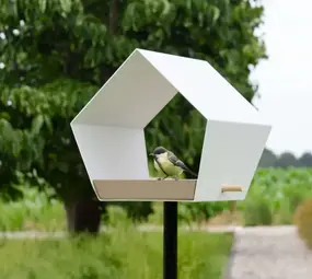 Heeej! Heeej! - vogelhuis op paal - big diamond white/sand