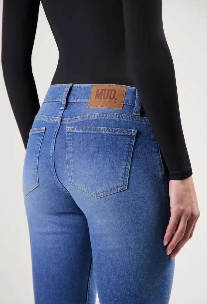 MUD Jeans Mud jeans - logan high slim - fresh fade MUD Jeans Mud jeans - logan high slim - fresh fade