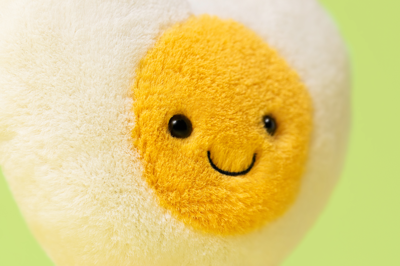 Jellycat Jellycat - amuseable knuffel - heart boiled egg Jellycat Jellycat - amuseable knuffel - heart boiled egg