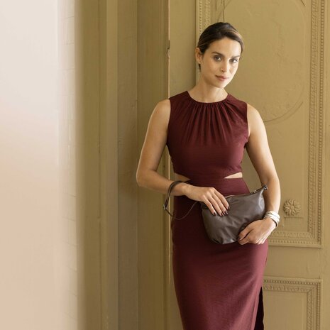 Tinne+Mia Tinne+Mia - cross body feel good baggy - chicory coffee Tinne+Mia Tinne+Mia - cross body feel good baggy - chicory coffee