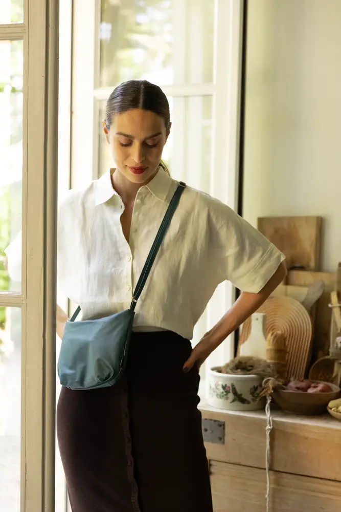 Tinne+Mia Tinne+Mia - cross body feel good baggy - dark sea Tinne+Mia Tinne+Mia - cross body feel good baggy - dark sea