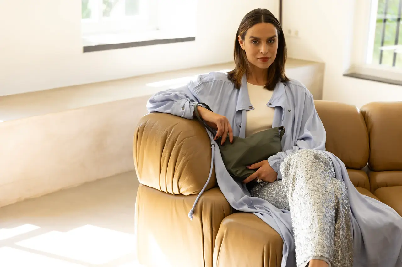 Tinne+Mia Tinne+Mia - cross body feel good baggy - olive night Tinne+Mia Tinne+Mia - cross body feel good baggy - olive night