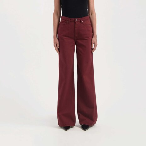 MUD Jeans Mud jeans - sara high loose flow - burgundy MUD Jeans Mud jeans - sara high loose flow - burgundy