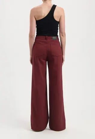 MUD Jeans Mud jeans - sara high loose flow - burgundy MUD Jeans Mud jeans - sara high loose flow - burgundy