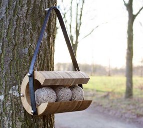 Heeej! Heeej! - vetbolhouder hangend - ballroom bamboe