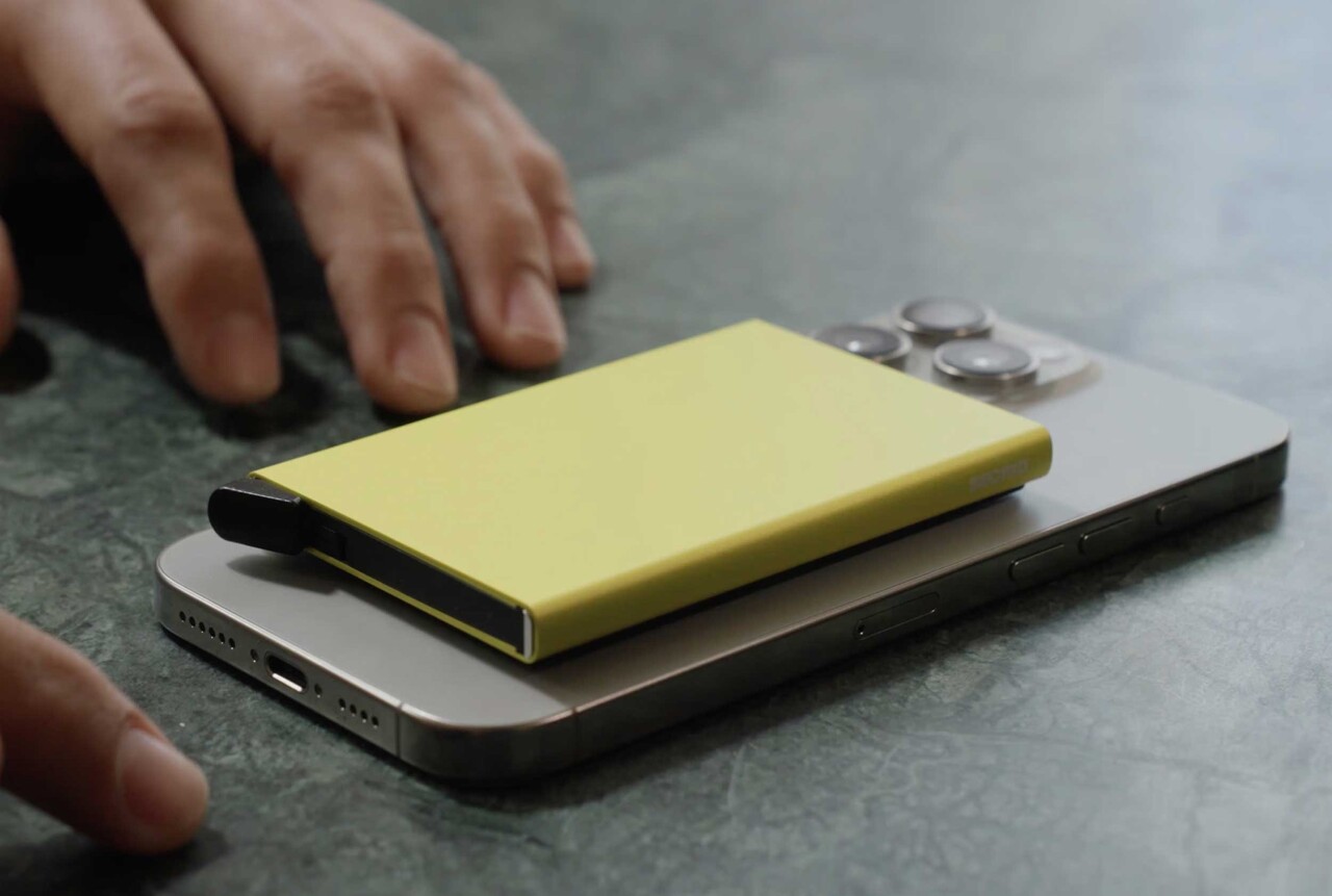 Secrid Secrid - cardprotector (magsafe) - titanium