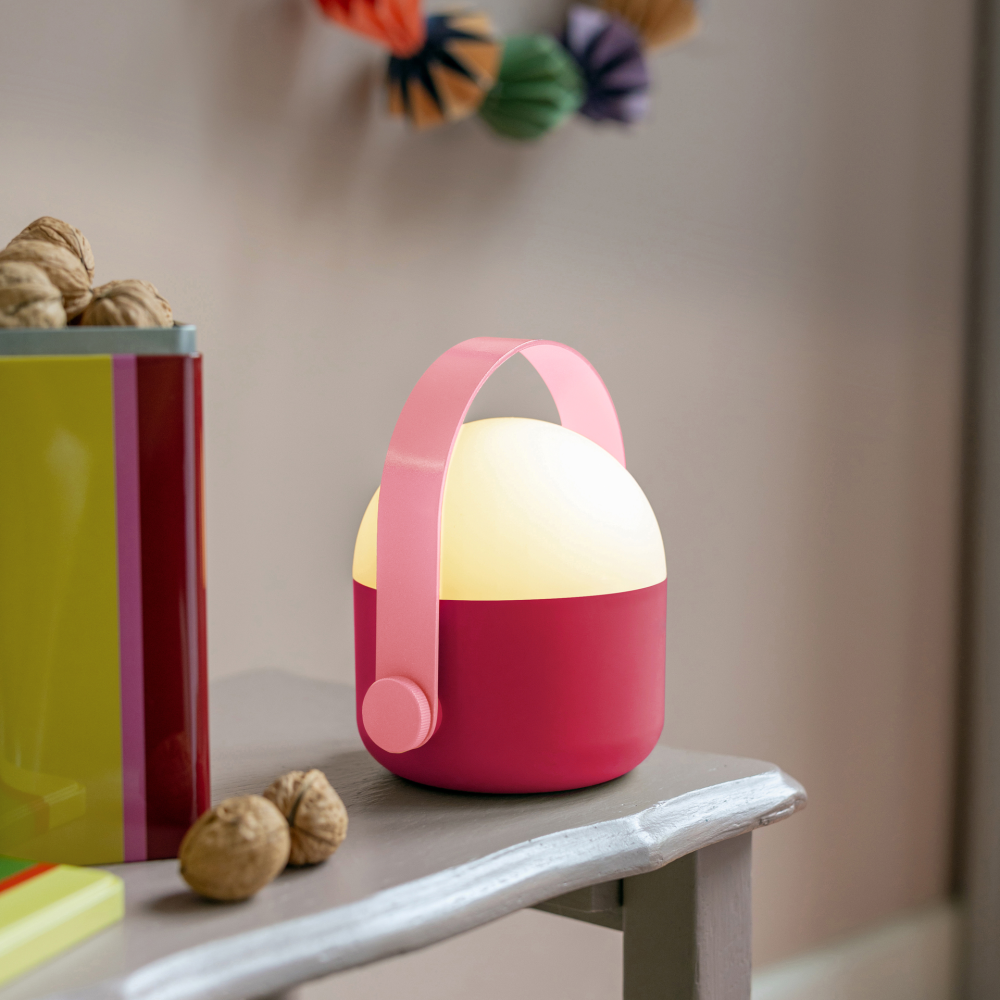 Remember Remember - draagbare LED lamp - ole berry Remember Remember - draagbare LED lamp - ole berry