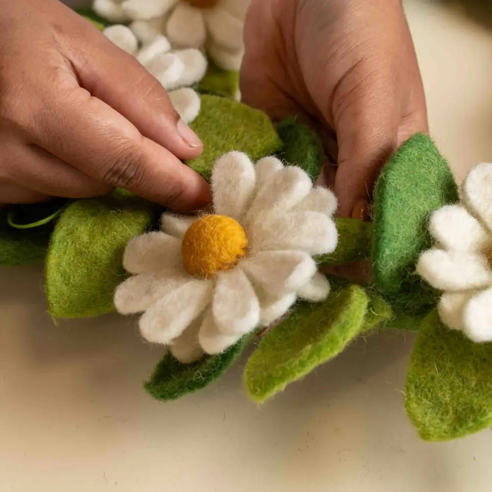 Sjaal met verhaal Sjaal met verhaal - krans - margrietjes xl