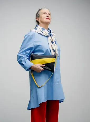 Susan Bijl Susan Bijl - the new pouch medium - black & sunflower