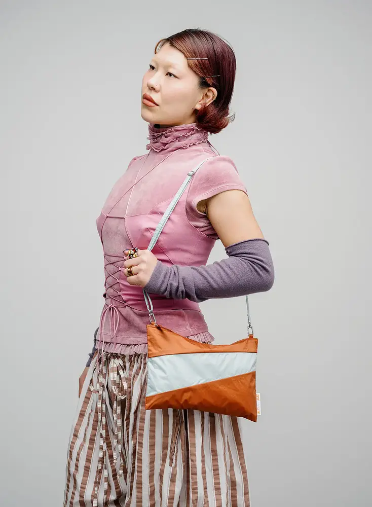 Susan Bijl Susan Bijl - the new pouch medium - cinnamon & surf spray