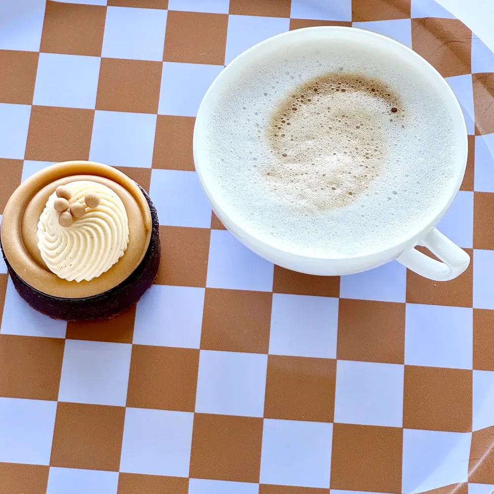 Blu Kat Blu kat - dienblad rond - caramel check (31 cm) Blu Kat Blu kat - dienblad rond - caramel check (31 cm)