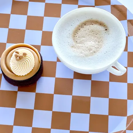 Blu Kat Blu kat - dienblad rond - caramel check (31 cm) Blu Kat Blu kat - dienblad rond - caramel check (31 cm)