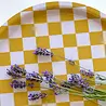 Blu Kat Blu kat - dienblad rond - mustard check (31 cm) Blu Kat Blu kat - dienblad rond - mustard check (31 cm)