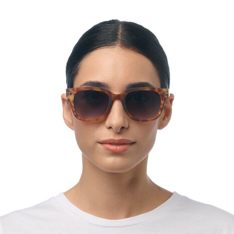 Okkia Okkia - zonnebril - johnny soft touch - sahara havana