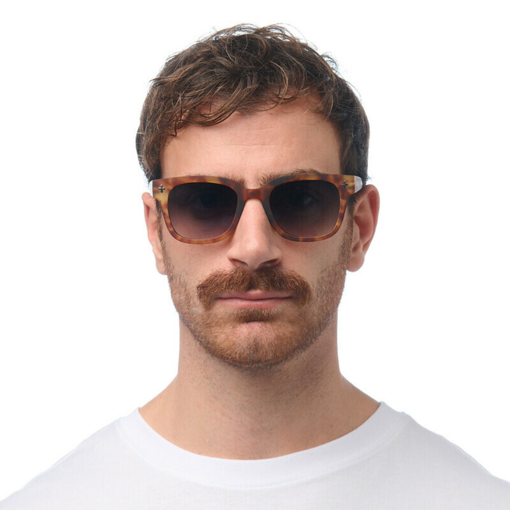 Okkia Okkia - zonnebril - johnny soft touch - sahara havana