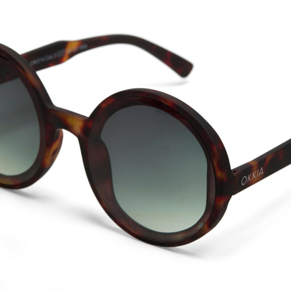 Okkia Okkia - zonnebril Monica - rond - havana (green glasses)