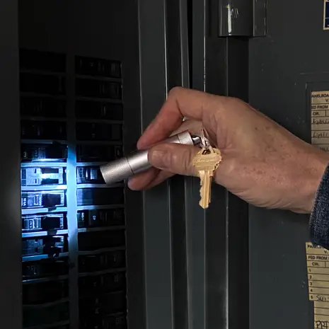 Kikkerland Kikkerland - sleutelhanger - power up (oplaadbare zaklamp)