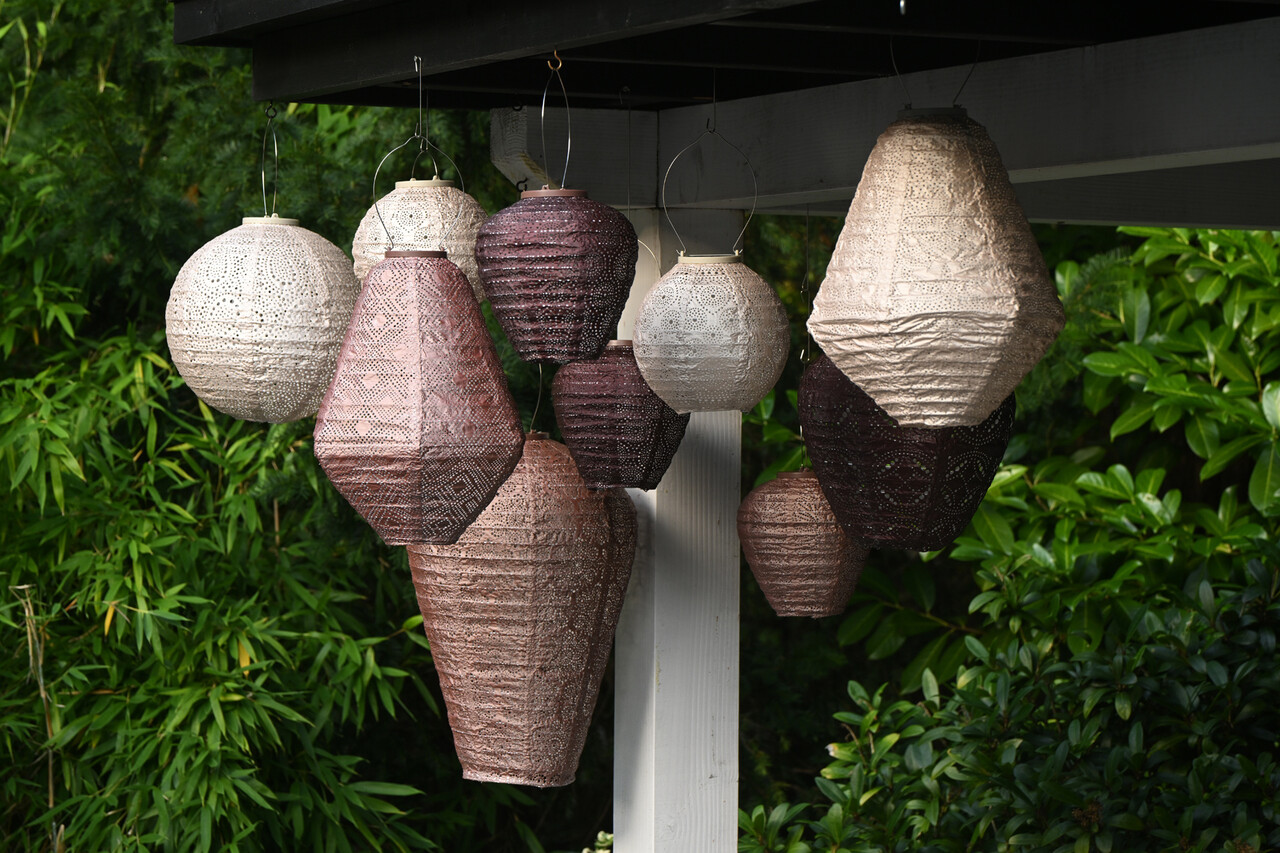 Lumiz Lumiz - solar lantaarn - balloon 35 xl - fiore mocha mousse Lumiz Lumiz - solar lantaarn - balloon 35 xl - fiore mocha mousse