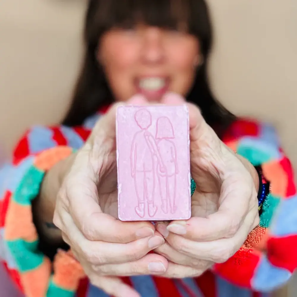 Helen b Helen b - hand & bodywash bar - sandalwood