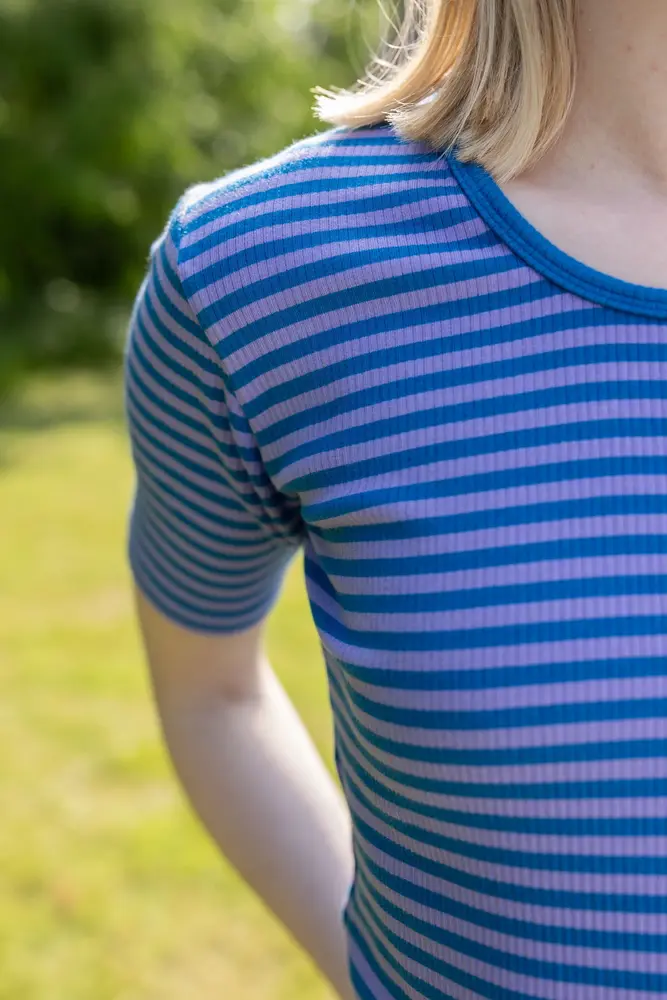 Danefae Danefae - danerolemodel ribbing tee - light lilac/warm blue