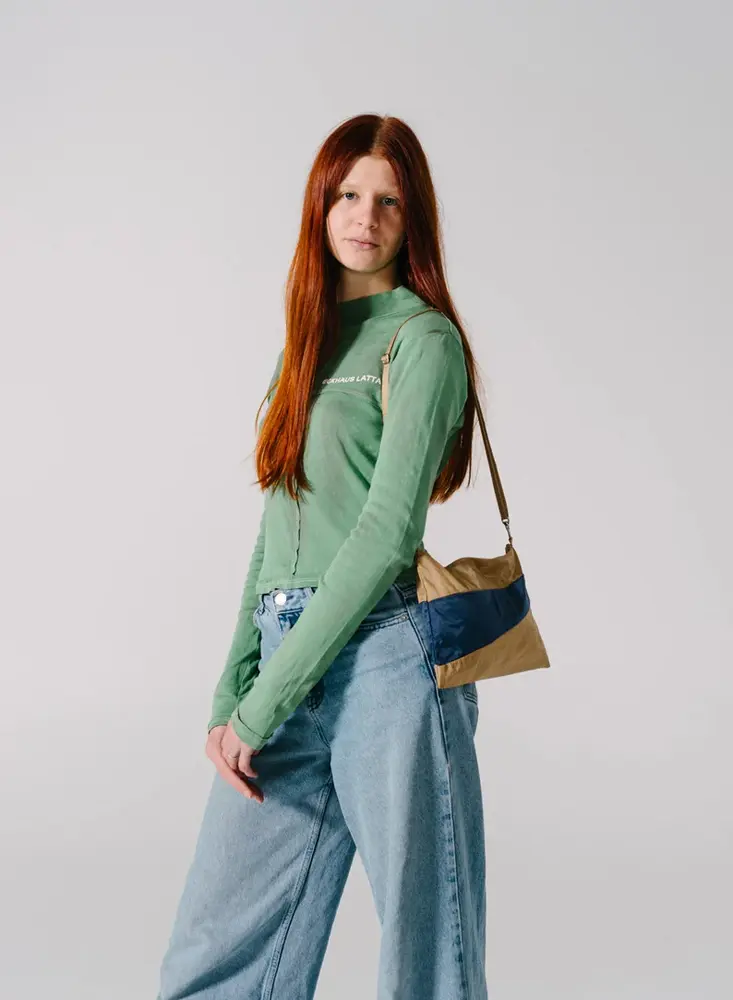 Susan Bijl Susan Bijl - the new pouch medium - camel & navy