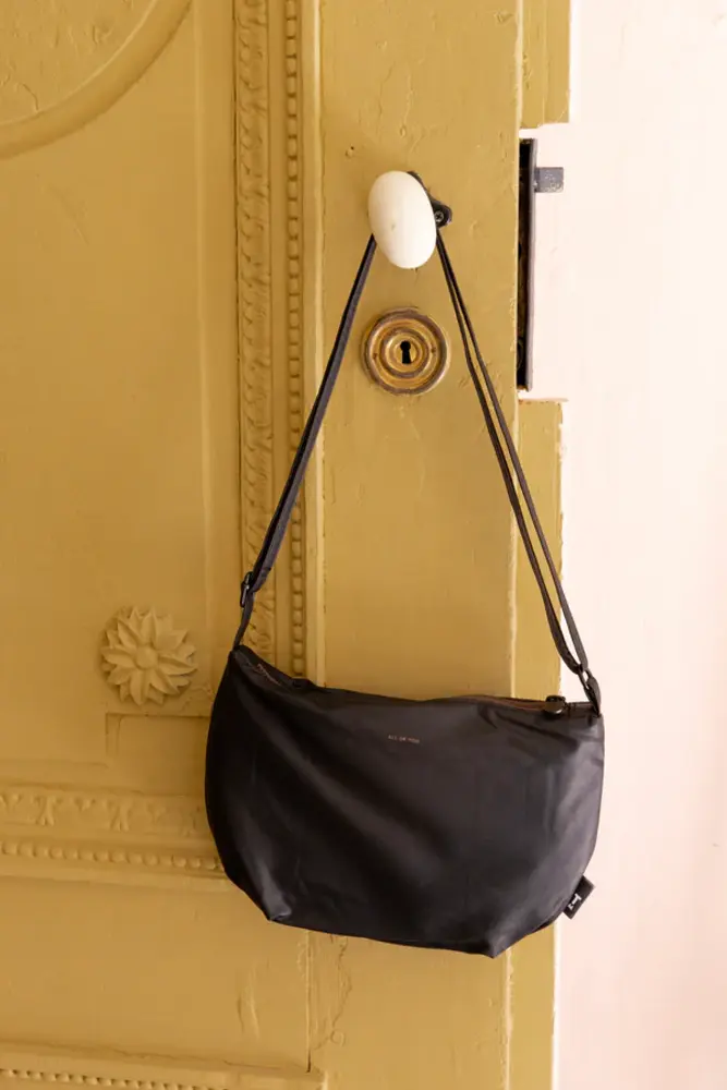 Tinne+Mia Tinne+Mia - cross body feel good baggy - black (all of you)