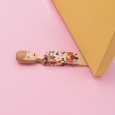 Wedgie Wedgie - deurstopper - swifty (floral outfit) Wedgie Wedgie - deurstopper - swifty (floral outfit)