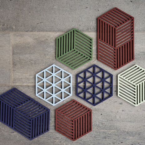 Zone Denmark Zone - panonderzetter triangles (16x14cm) - midnight Zone Denmark Zone - panonderzetter triangles (16x14cm) - midnight