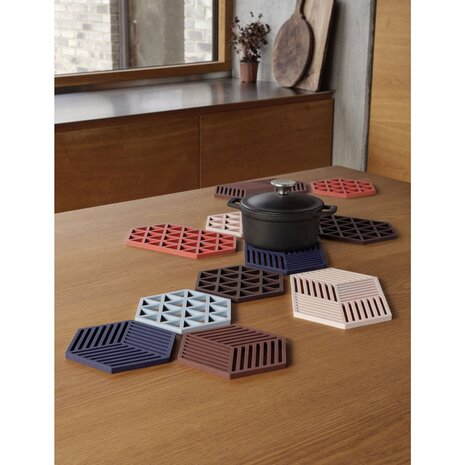 Zone Denmark Zone - panonderzetter hexagon (16x14cm) - midnight