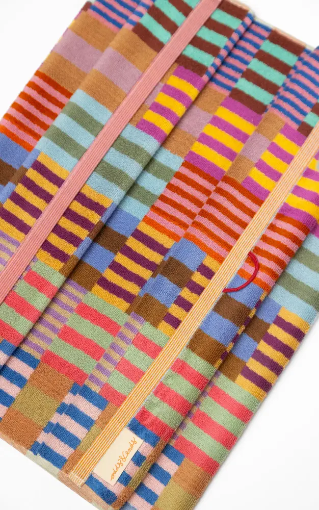 Foekje Fleur Foekje fleur - odds & ends - tulip quilt badhanddoek M (60x120 cm) #123 Foekje Fleur Foekje fleur - odds & ends - tulip quilt badhanddoek M (60x120 cm) #123