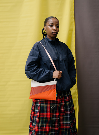 Susan Bijl Susan Bijl - the new pouch medium - multi oxyde Susan Bijl Susan Bijl - the new pouch medium - multi oxyde