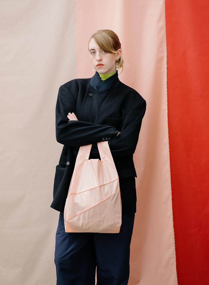 Susan Bijl Susan Bijl - the new shopping bag medium - mono tone Susan Bijl Susan Bijl - the new shopping bag medium - mono tone